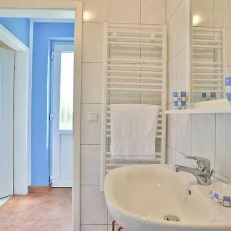 아파트 Haus Ostsee - Ferienwohnung Leuchtturm 사스니츠